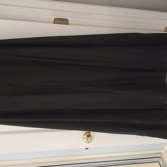 Beautiful Women's beaded and stunning looking long gown. - Picture 6 of 10